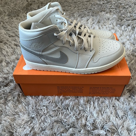 Nike Jordan 1 mid “light bone” - Picture 7 of 13